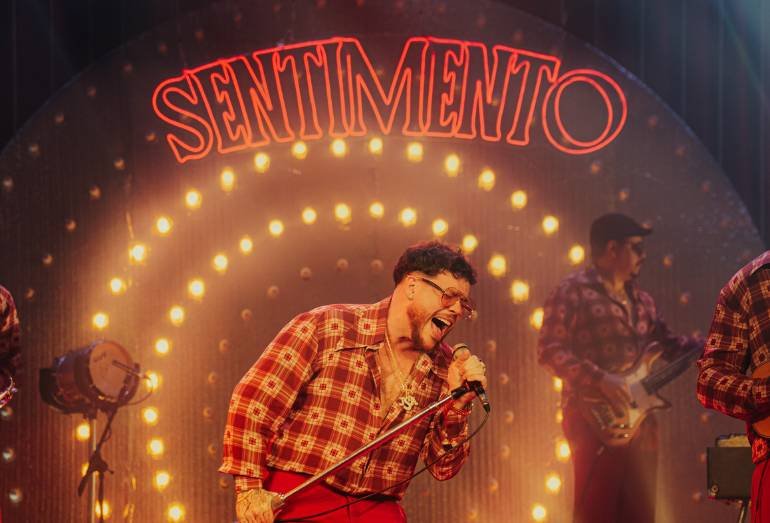 Cantor Ferrugem durante gravação do álbum Sentimento em Niterói