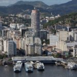 Vista aerea do Centro de Niteroi, com a estacao de barcas em primeiro plano