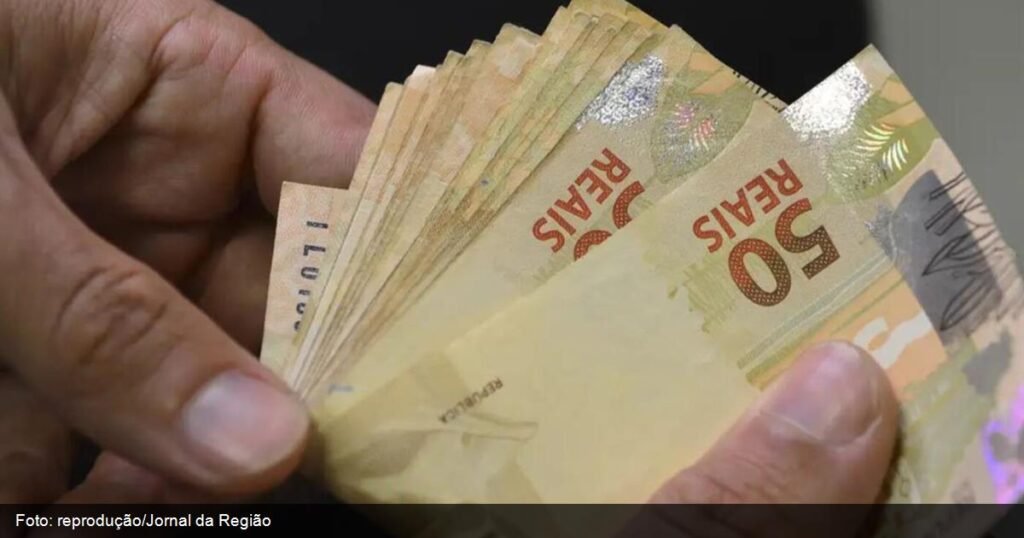 Dinheiro em reais, repasse aos municipios do RJ