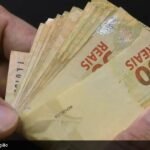 Dinheiro em reais, repasse aos municipios do RJ