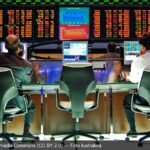 Ibovespa sobe e dólar avança com inflação mais fraca que o esperado Bolsa de Valores de São Paulo