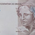 Nota de 200 reais, moeda oficial do Brasil