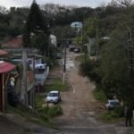 Obras do MUVI chegam a 86% de conclusão em São Gonçalo Rua sem pavimentacao em area residencial, ilustrativa de obras de infraestrutura urbana