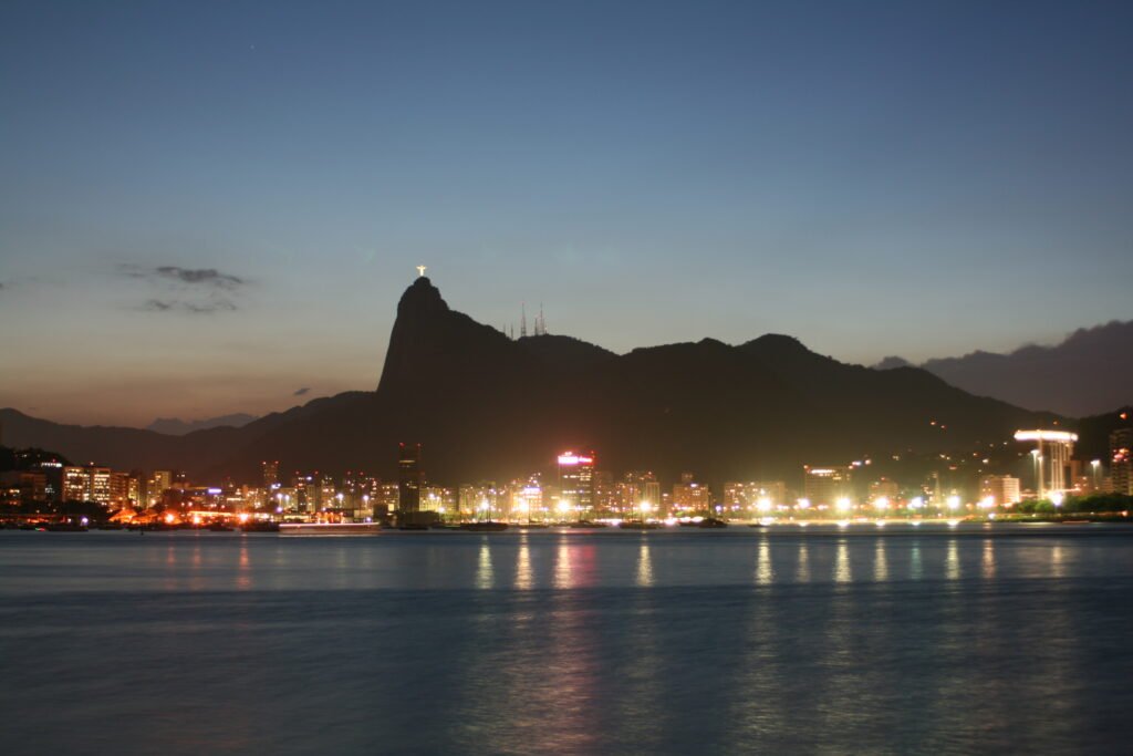 Vista do Rio de Janeiro à noite