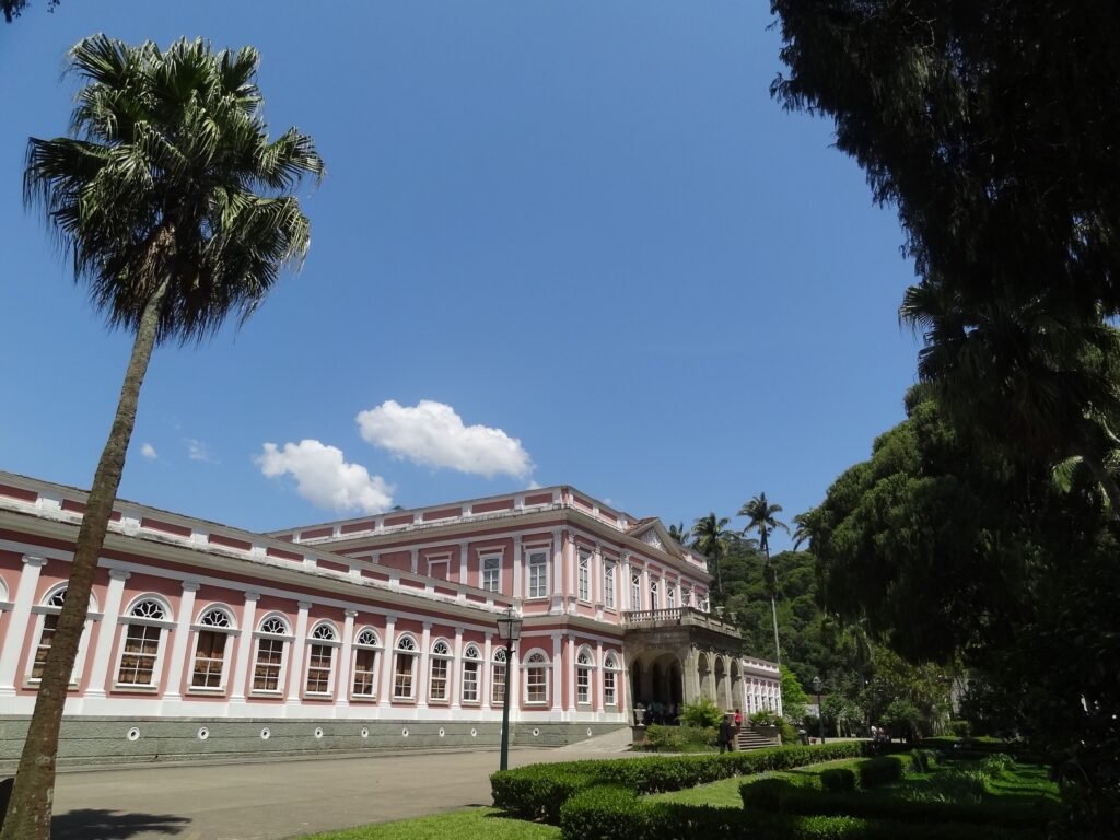 Palácio Imperial de Petrópolis, destino turístico da região serrana do Rio de Janeiro
