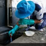 Agente de saude vistoriando imovel contra o mosquito Aedes aegypti no Rio de Janeiro