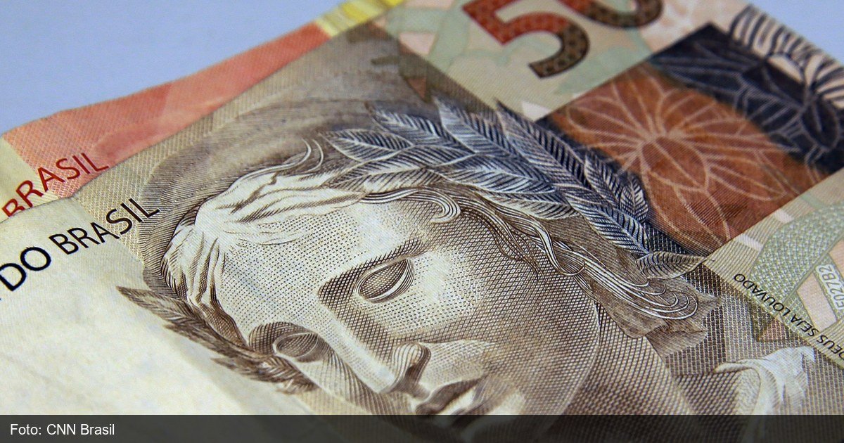Notas de real ilustram matéria sobre IPCA-15 e taxa Selic