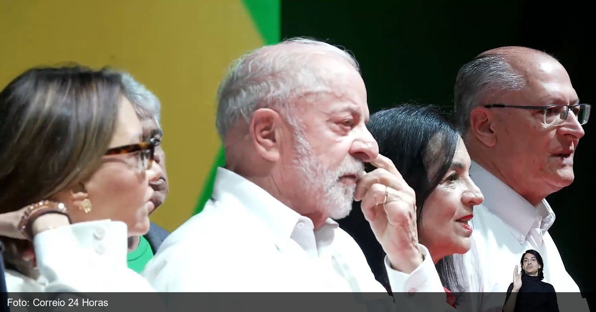Lula e Alckmin durante convenção nacional do PT