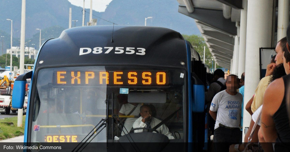 Onibus articulado do sistema BRT do Rio de Janeiro, ilustrativo da expansao do corredor expresso