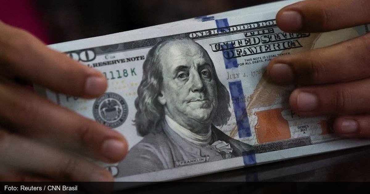 Painel do Ibovespa em queda com recuo do petróleo