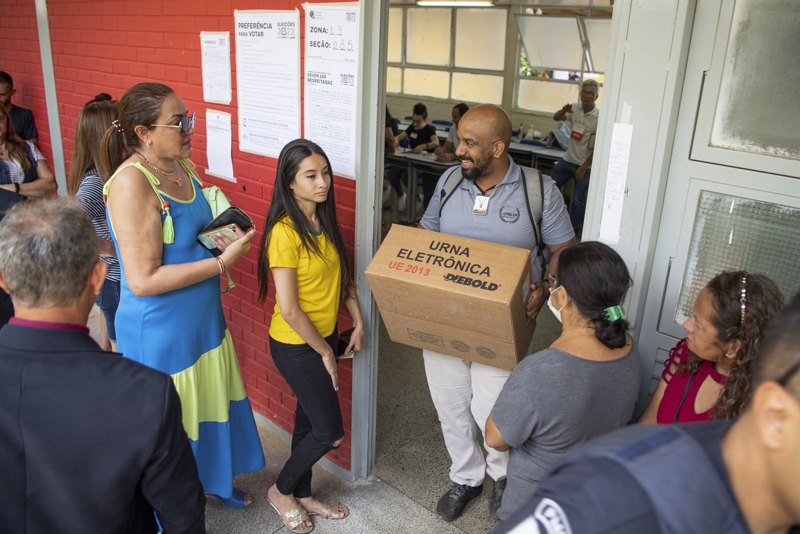 Urna eletrônica em eleição no Brasil