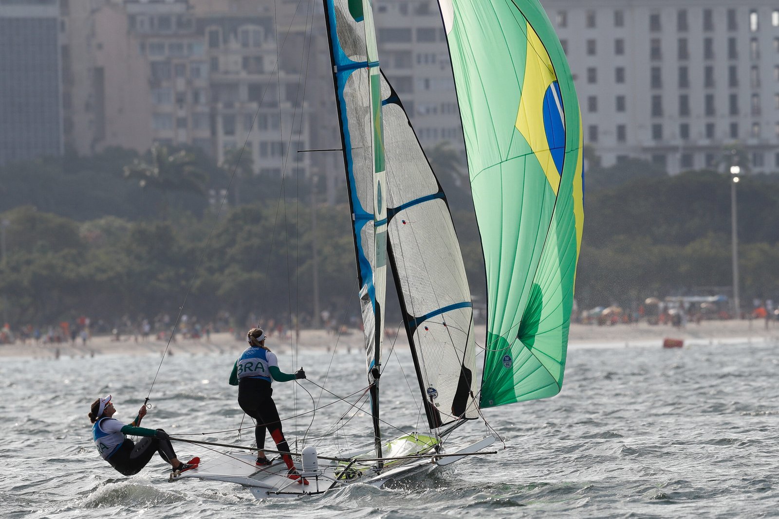 A velejadora Martine Grael durante regata