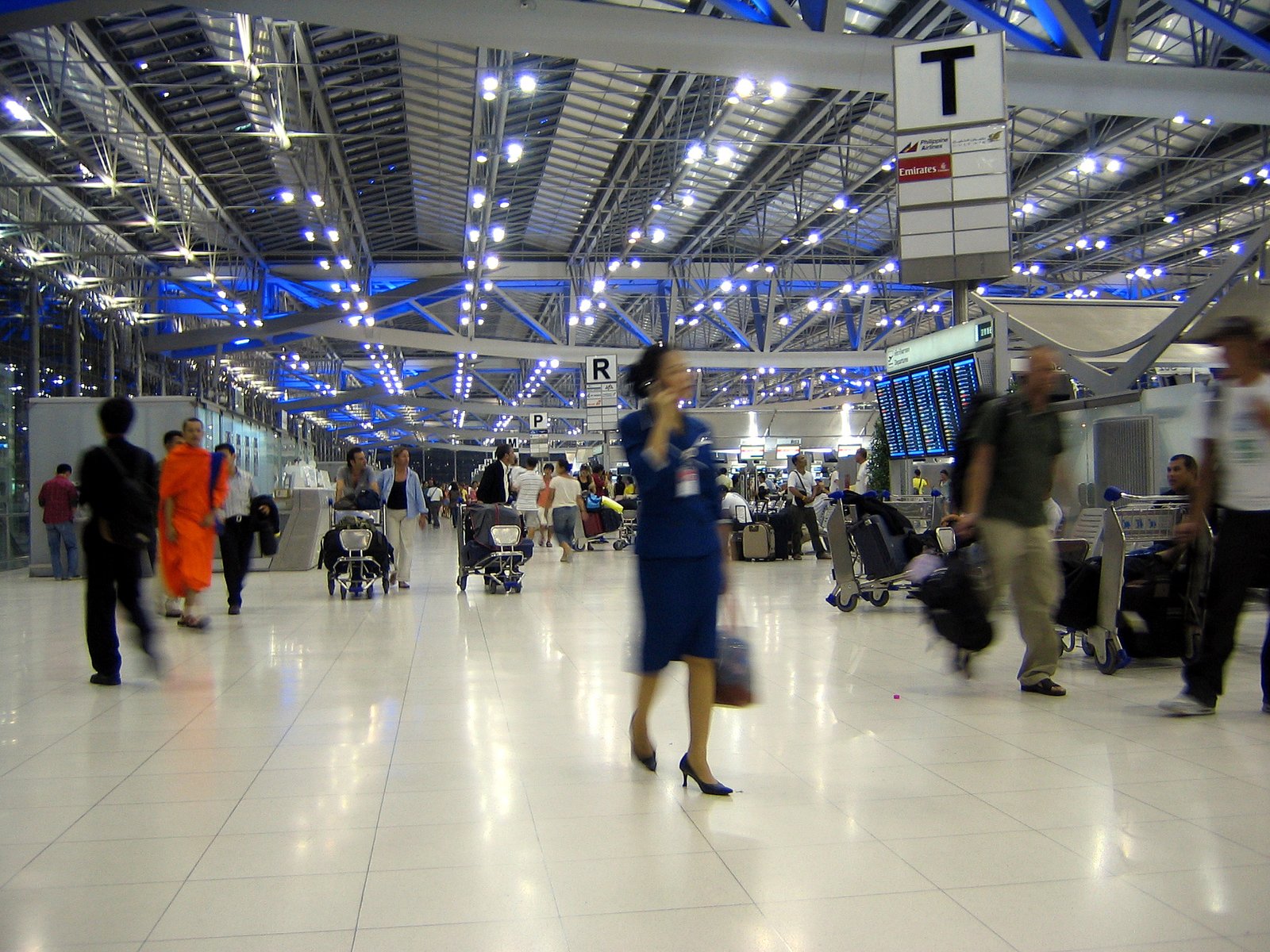 Saguão de embarque de aeroporto internacional
