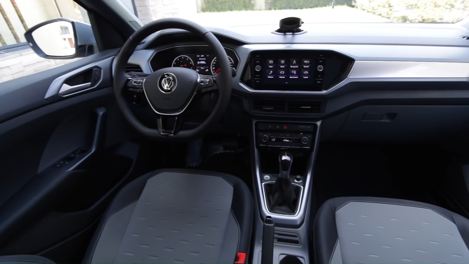 Interior e painel de instrumentos do Volkswagen T-Cross
